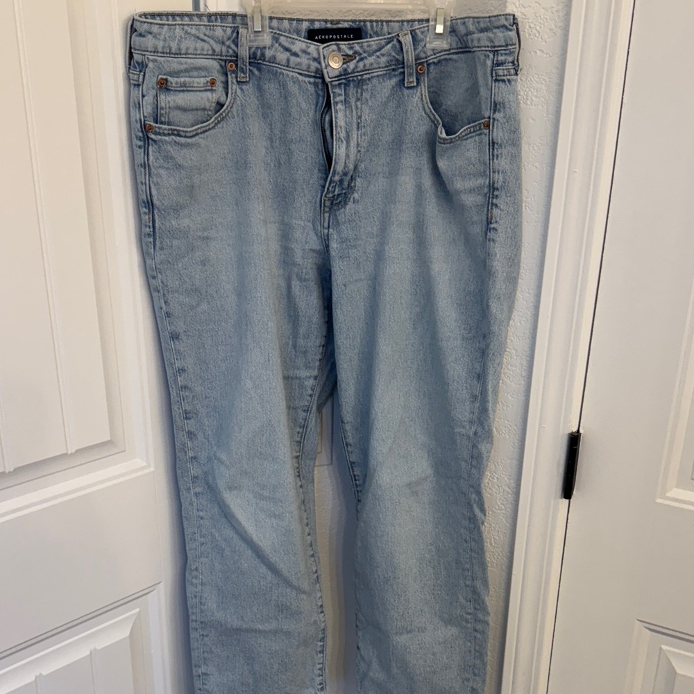 Aeropostale Light Wash Straight Leg Jeans